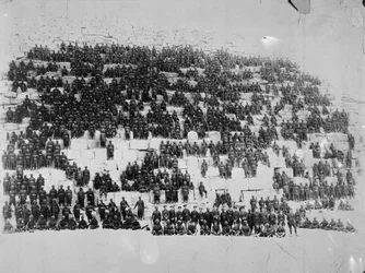 De 38e Dogras geposeerd op een van de piramides, Egypte, 1918